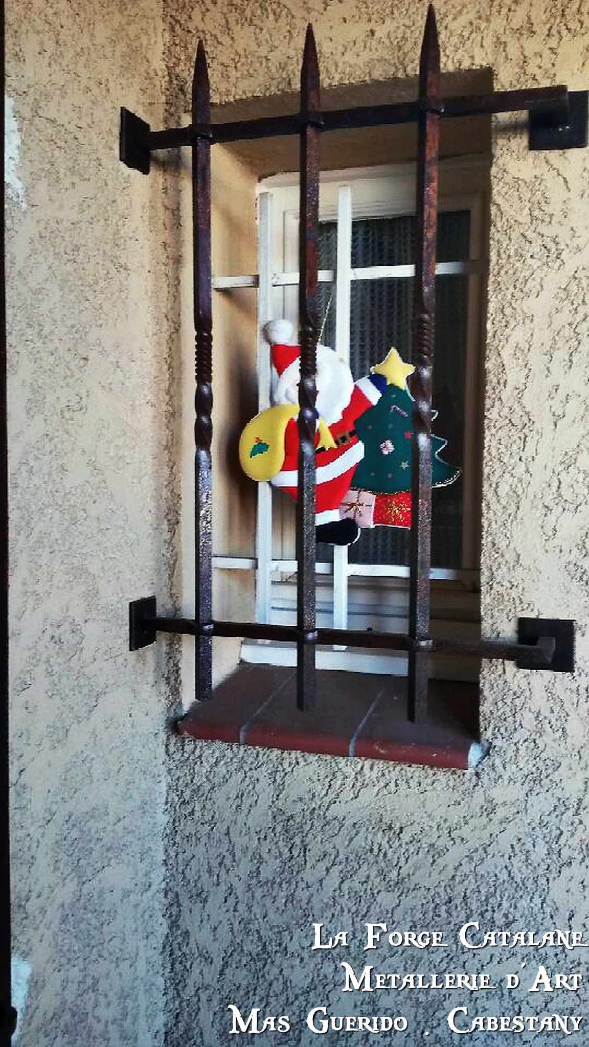 grille protection securite trous renfle pointe fer Forge Catalane Cabestany.jpg